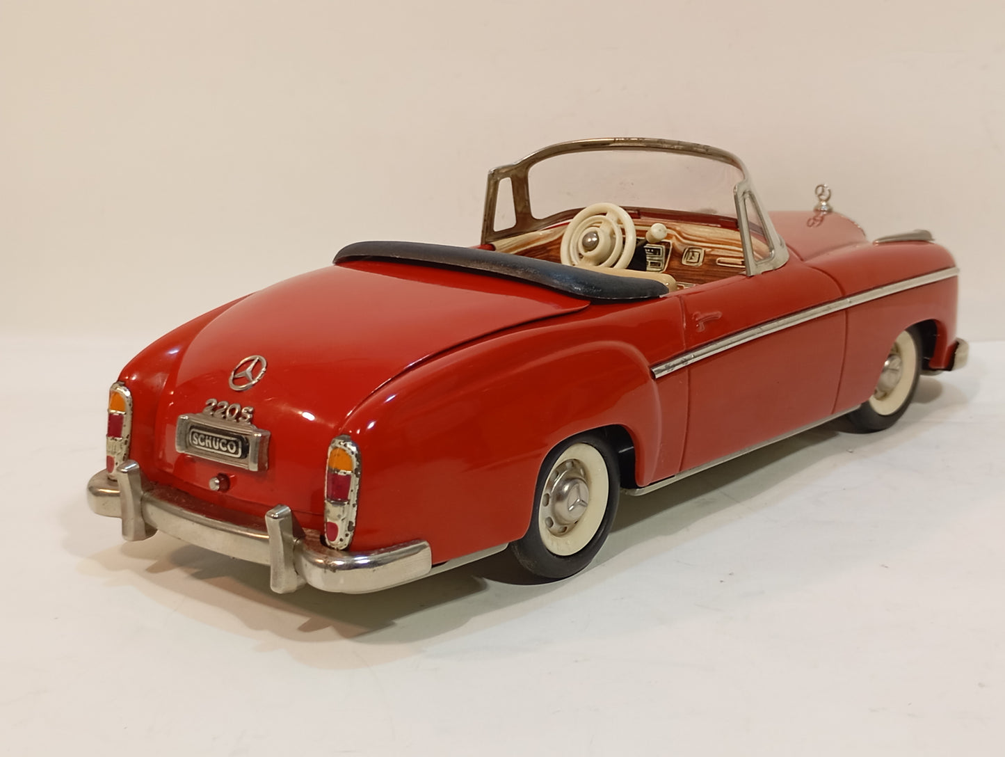 Schuco 5720 Hydro Car 220S Ponton Mercedes in original box (73603)