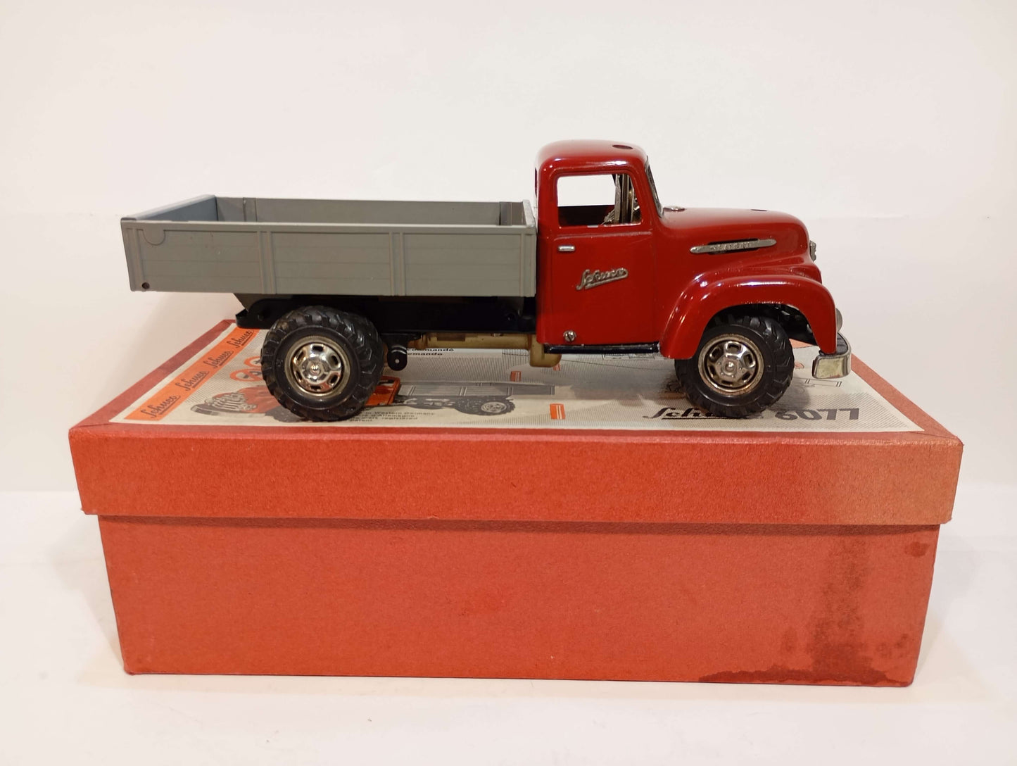 Schuco truck 6077 in original box (73898)