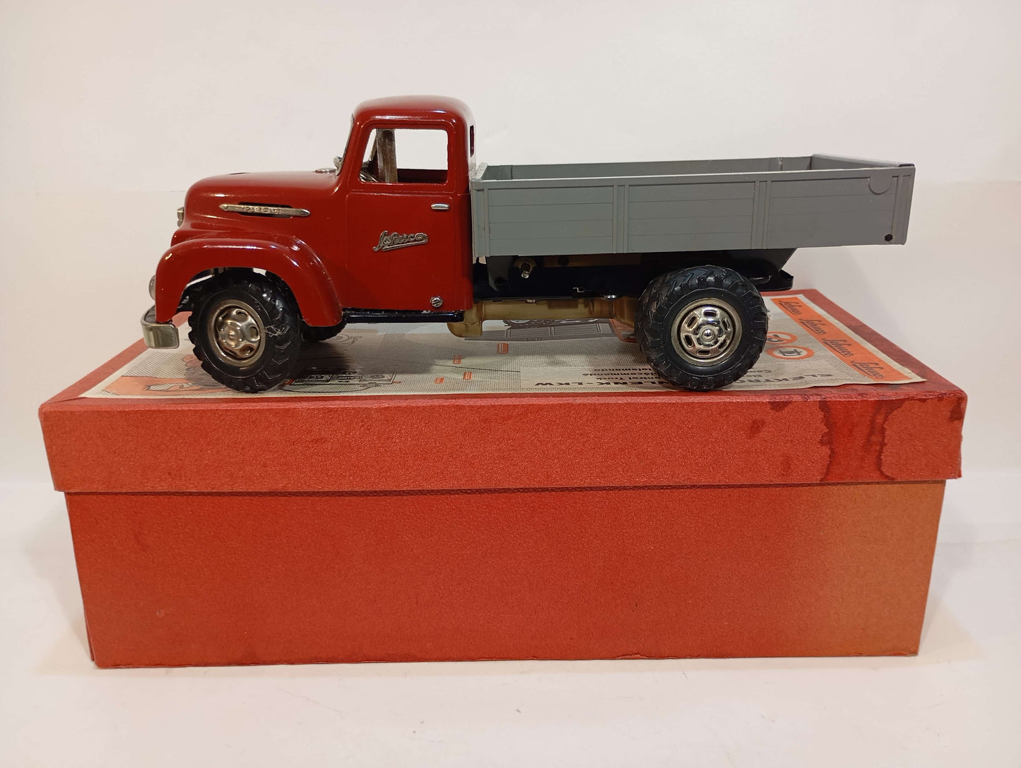 Schuco truck 6077 in original box (73898)
