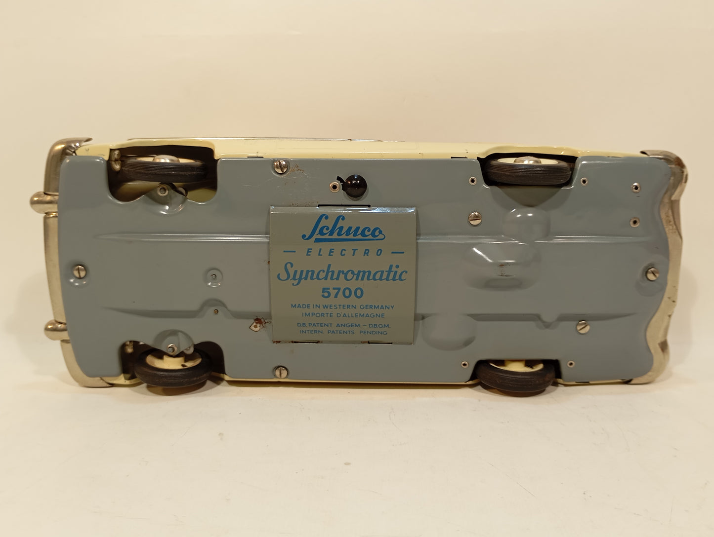 Schuco 5700 Electro Synchromatic Packard im Originalkarton (73921)