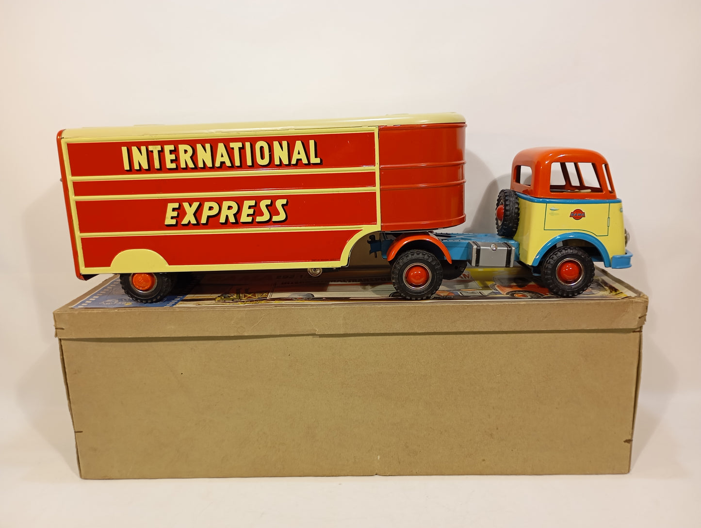 Gama 292/1/29 großer intern. Sattelzug LKW im Originalkarton (74080)