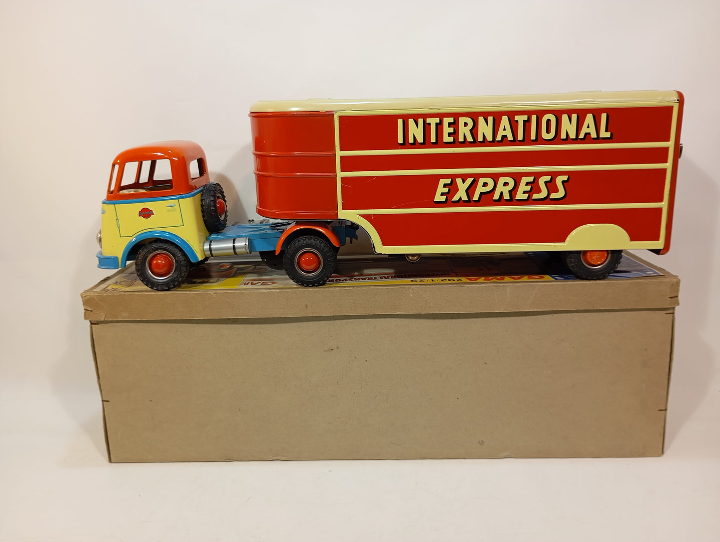 Gama 292/1/29 großer intern. Sattelzug LKW im Originalkarton (74080)