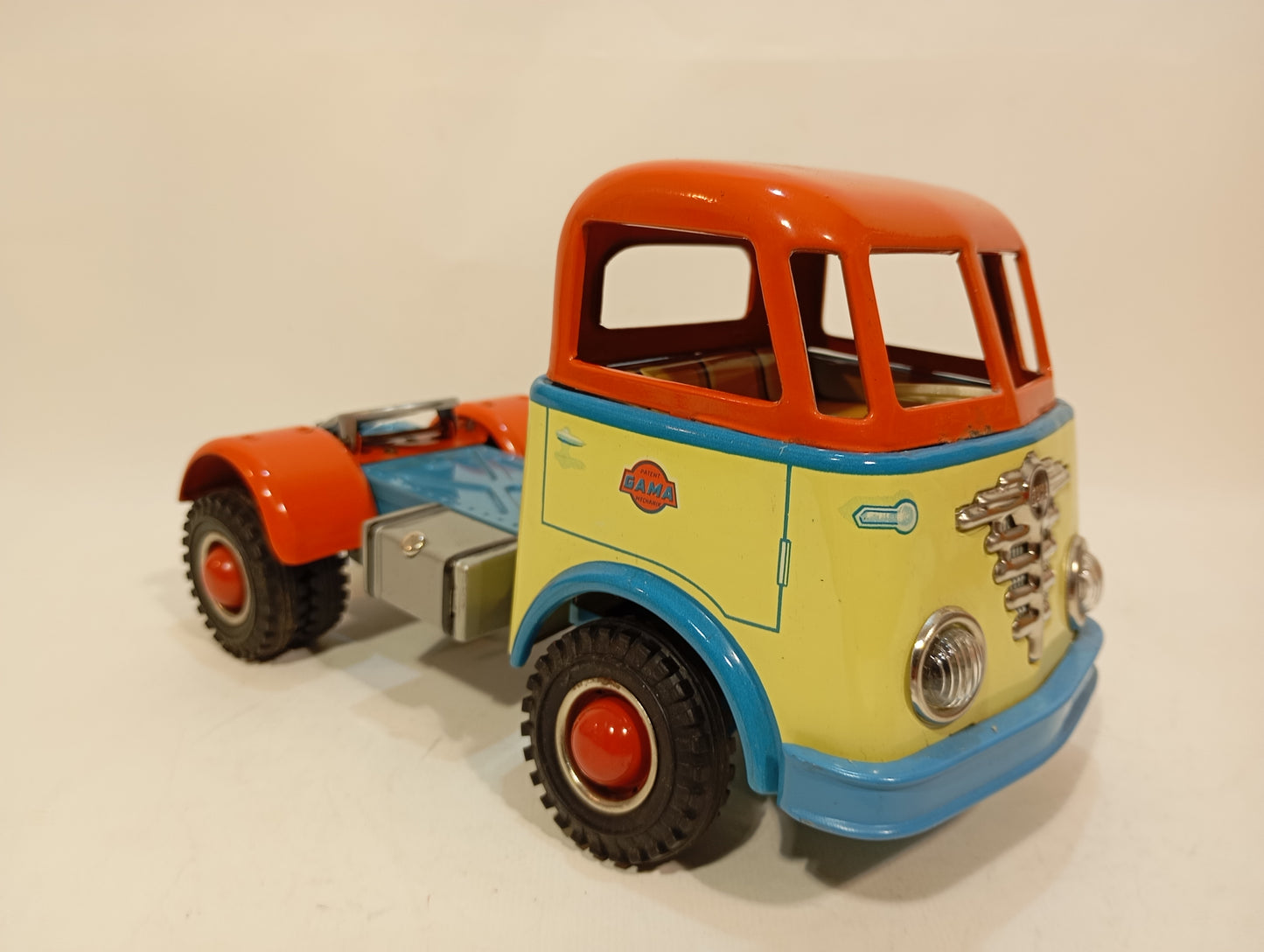 Gama 292/1/29 großer intern. Sattelzug LKW im Originalkarton (74080)