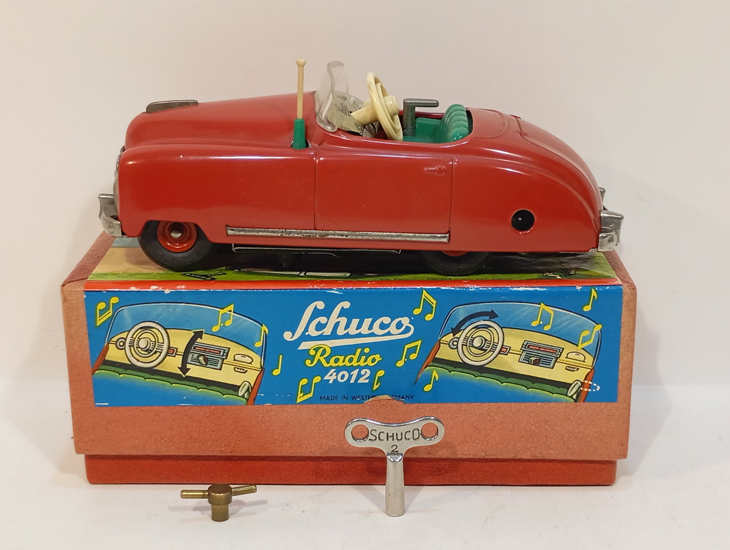 Schuco 4012 Radio Auto im Originalkarton (73923)