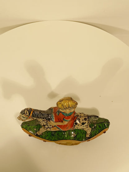 Gely Kind auf Schaukelpferd Nr. 173 (74523)