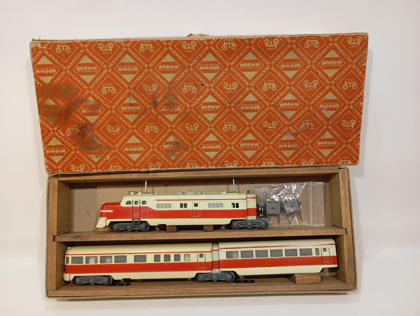 Märklin H0 ST 800 Triebwagen rot weiß im Originalkarton
