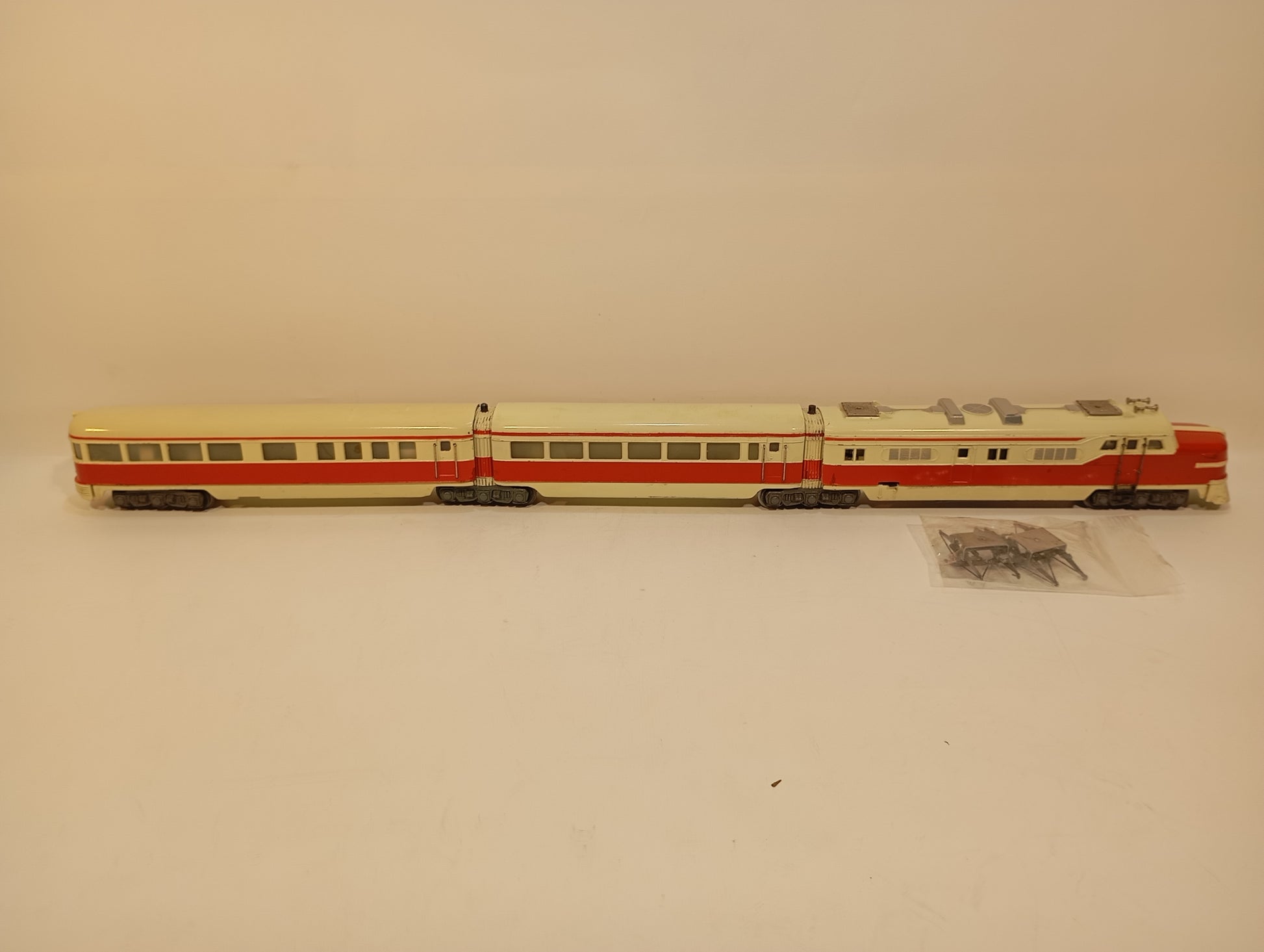 Märklin H0 ST 800 Triebwagen rot weiß im Originalkarton
