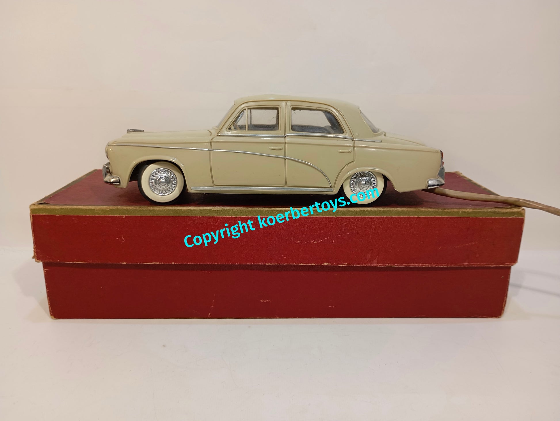 Gege Peugeot 403 im Originalkarton
