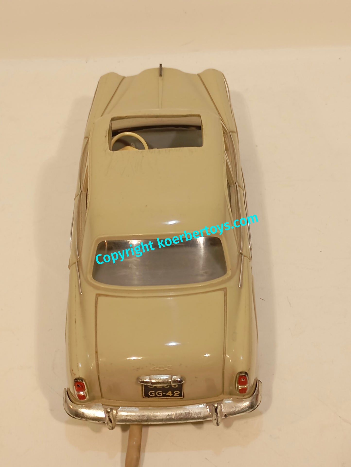 Gege Peugeot 403 im Originalkarton