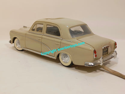 Gege Peugeot 403 im Originalkarton