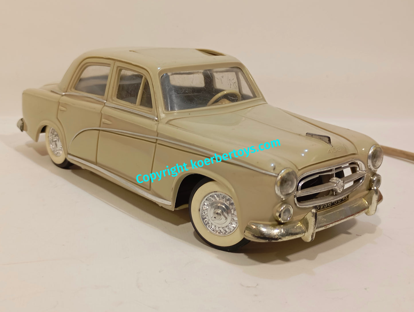 Gege Peugeot 403 im Originalkarton