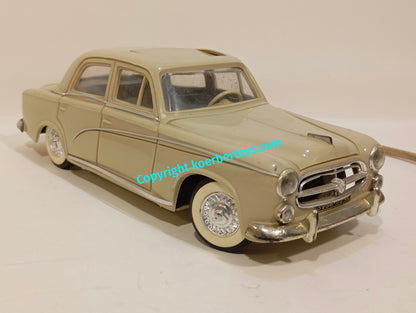 Gege Peugeot 403 im Originalkarton