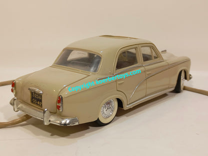 Gege Peugeot 403 im Originalkarton