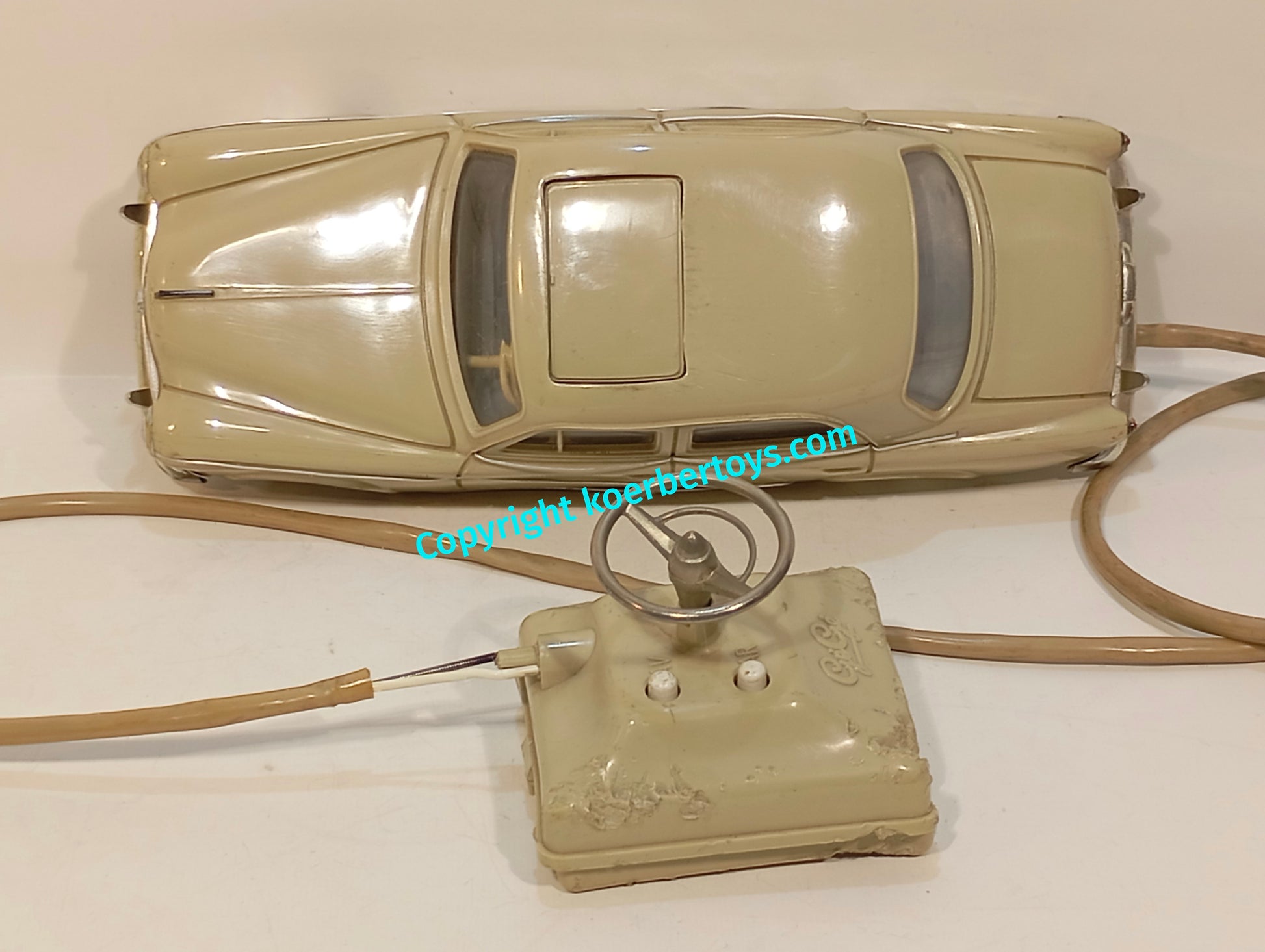 Gege Peugeot 403 im Originalkarton
