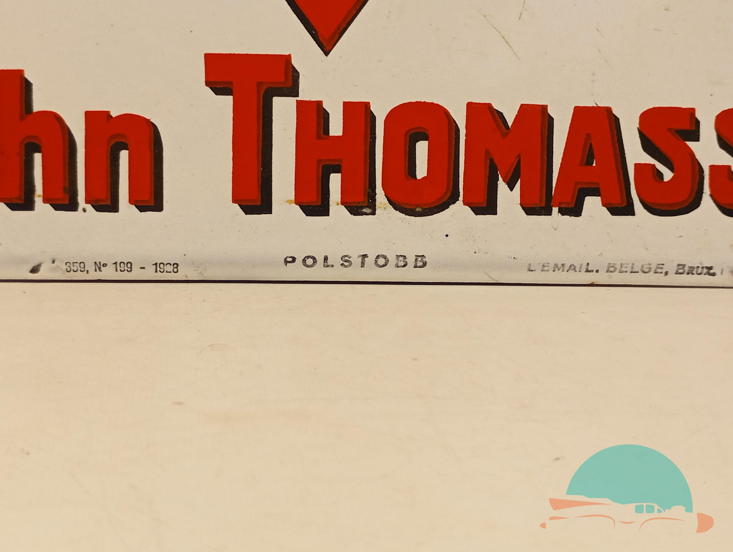 Emailschild John Thomass gekantet