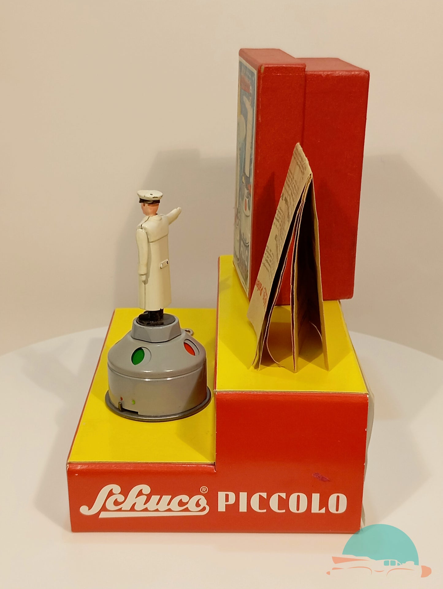 Schuco Flic 4520 Verkehrspolizist im Originalkarton (75374)