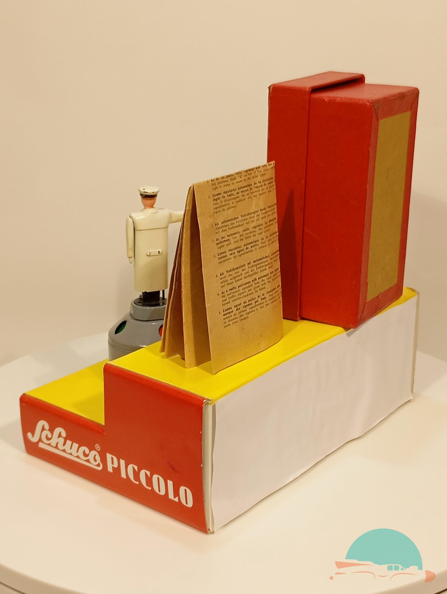 Schuco Flic 4520 Verkehrspolizist im Originalkarton (75374)