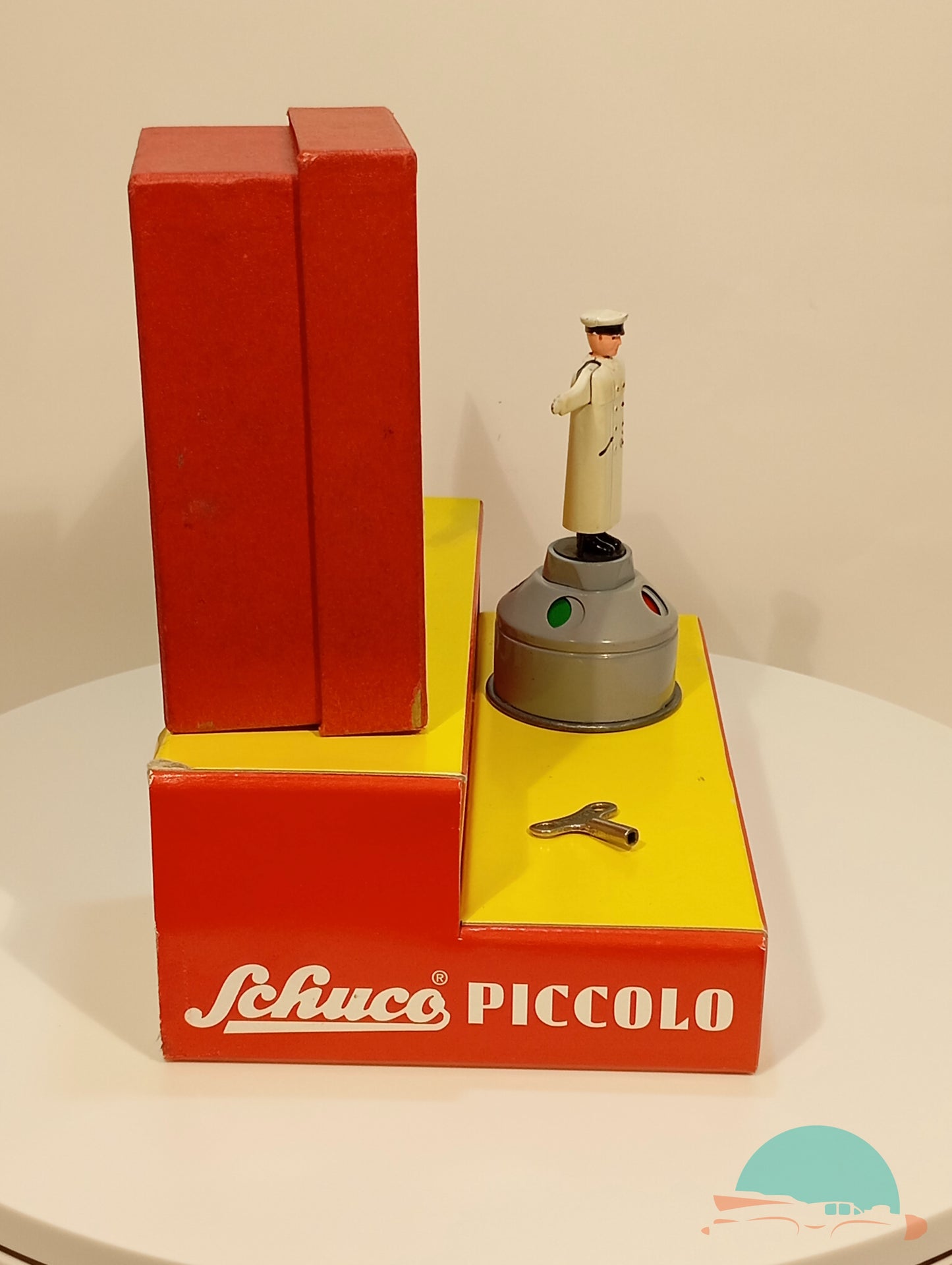 Schuco Flic 4520 Verkehrspolizist im Originalkarton (75374)