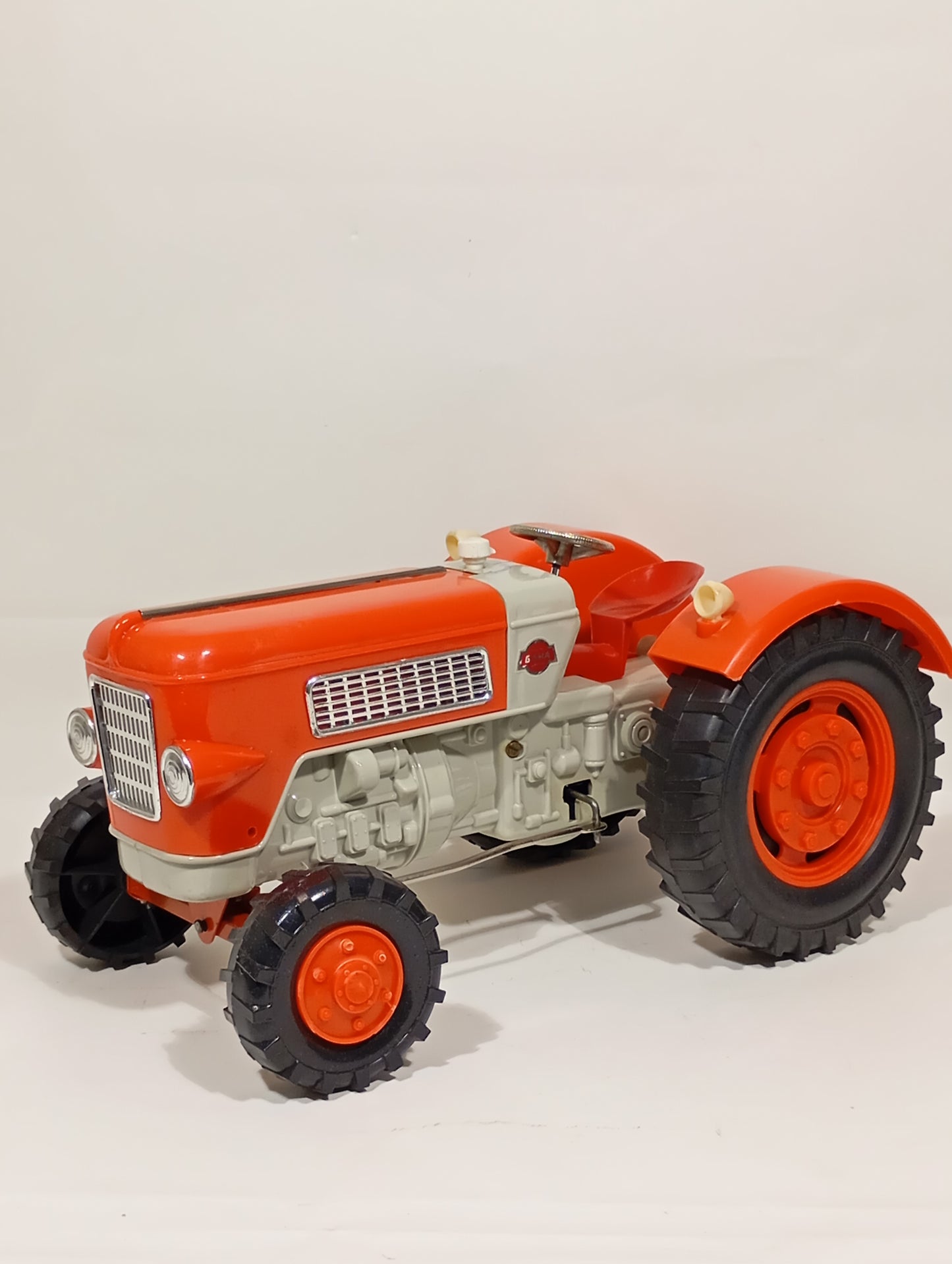 Gama Traktor 8015 im Originalkarton (75770)
