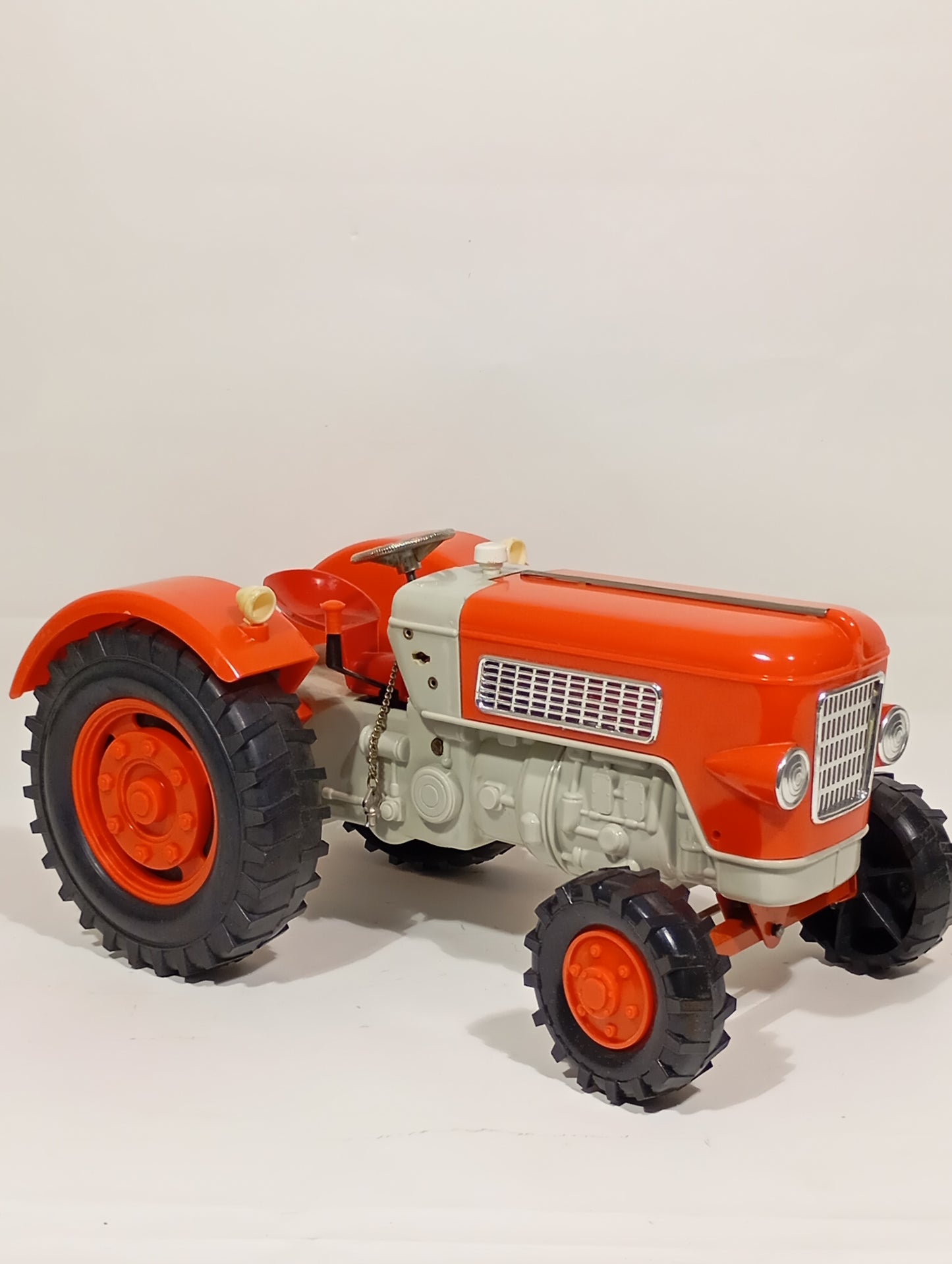 Gama Traktor 8015 im Originalkarton (75770)