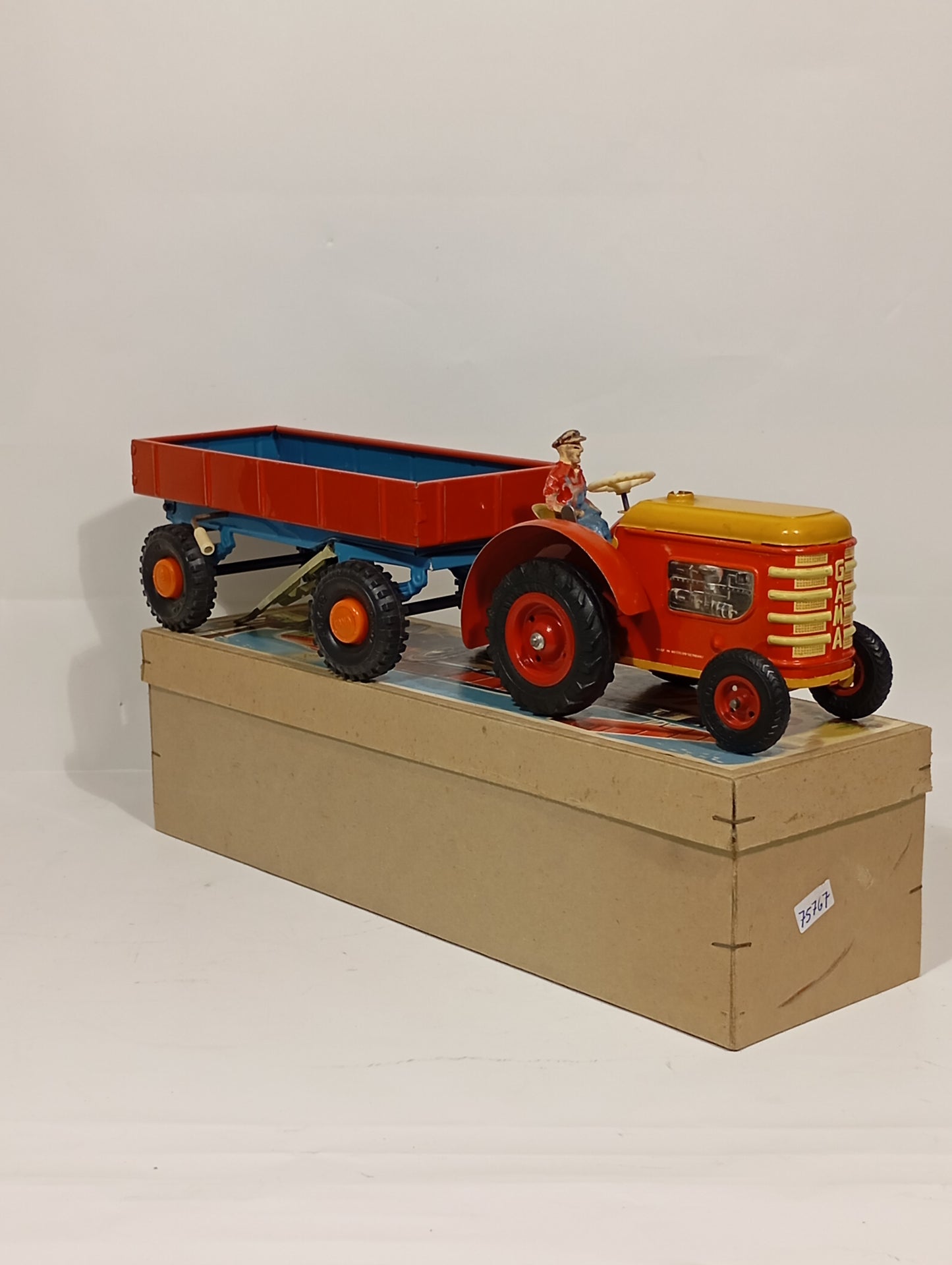 Gama Traktor 1764 im Originalkarton (75767)