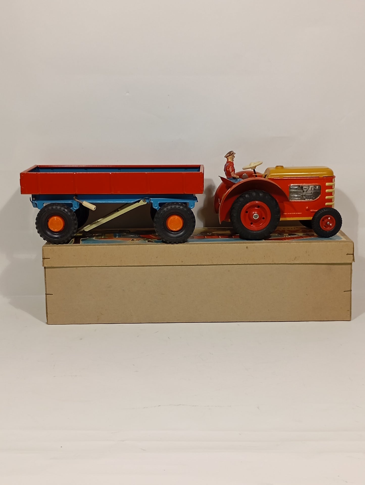 Gama Traktor 1764 im Originalkarton (75767)