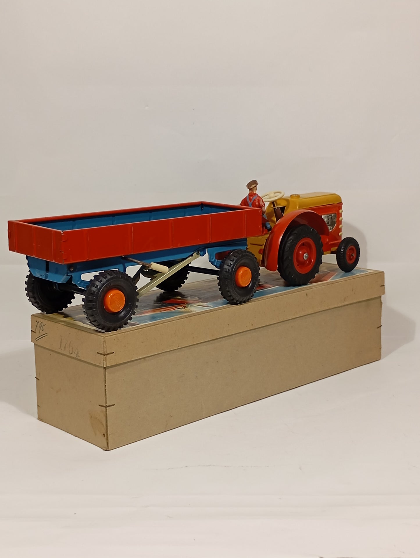 Gama Traktor 1764 im Originalkarton (75767)