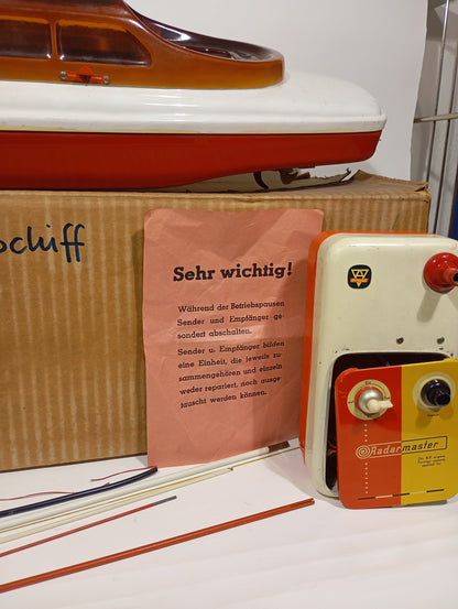 Arnold Rennboot im Originalkarton (75766)