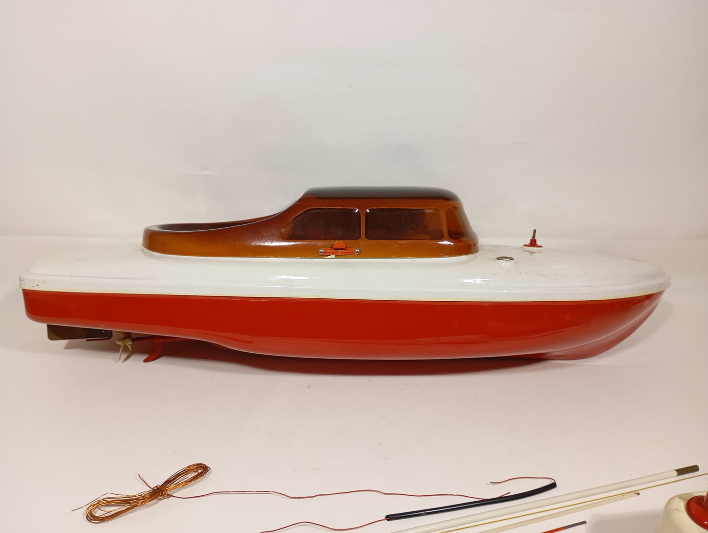 Arnold Rennboot im Originalkarton (75766)