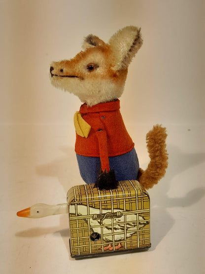 Schuco Tanzfigur Fuchs mit Gans im Koffer (71247)