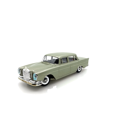 Gama Mercedes Heckflosse 220S Nummer 475 im Originalkarton (74665)